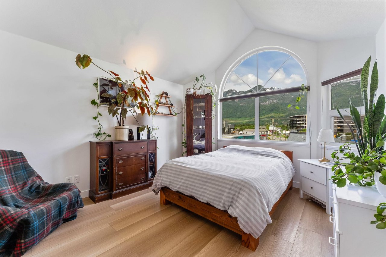 312-1466 Pemberton Ave