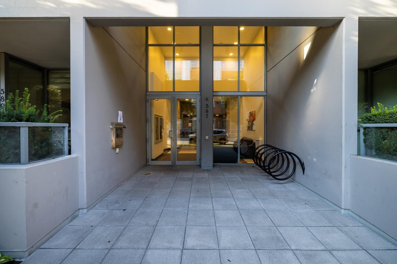 606-587 W 7th Ave