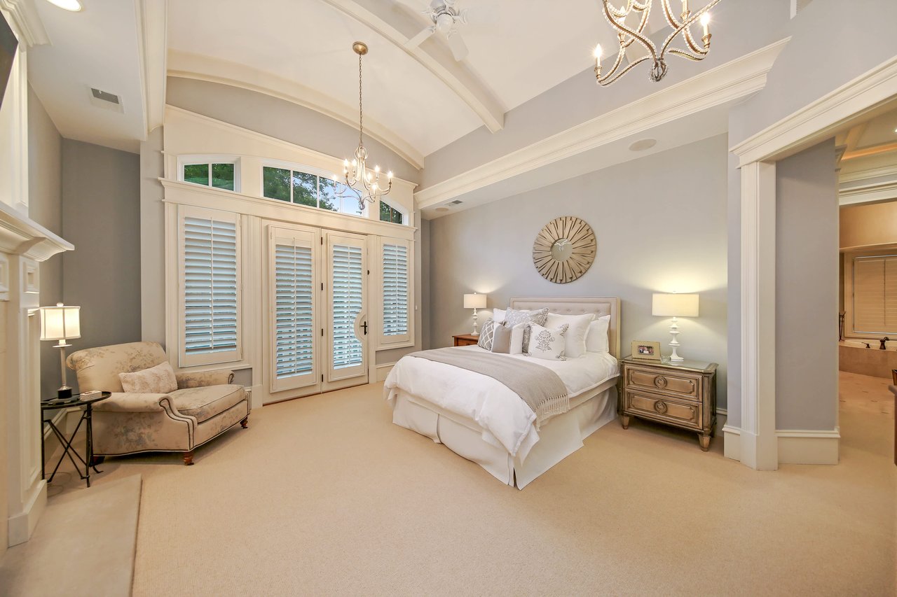 Four Levels of Luxurious Amenities Abound