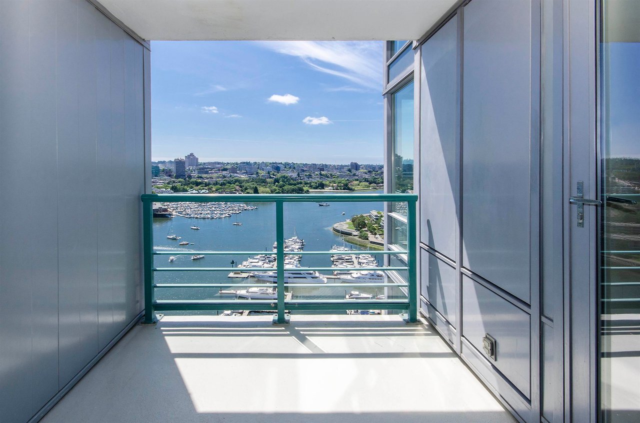 3207-1033 Marinaside Cres