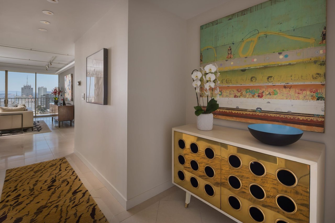 Two Bedroom Condo With Landmark Views