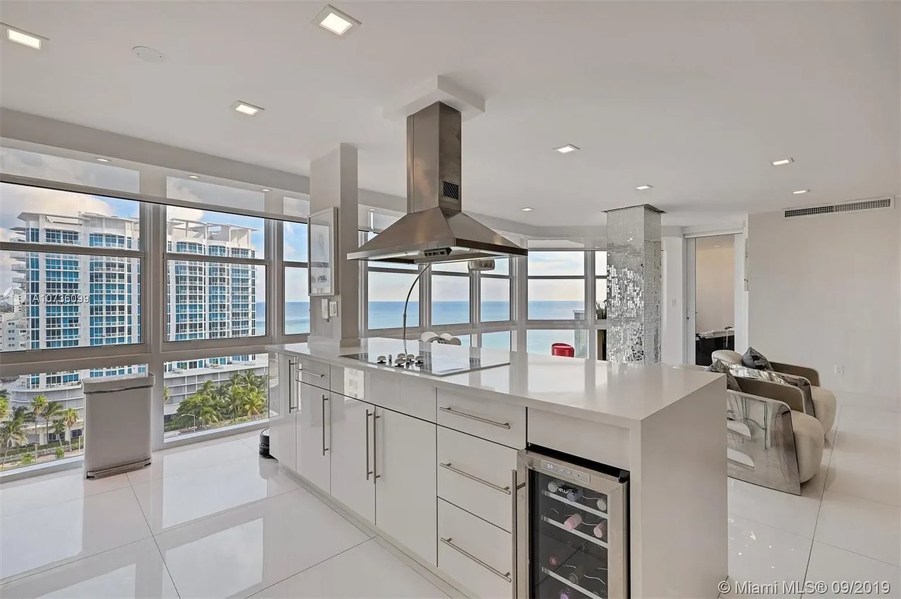 6423 Collins Ave APT 1510