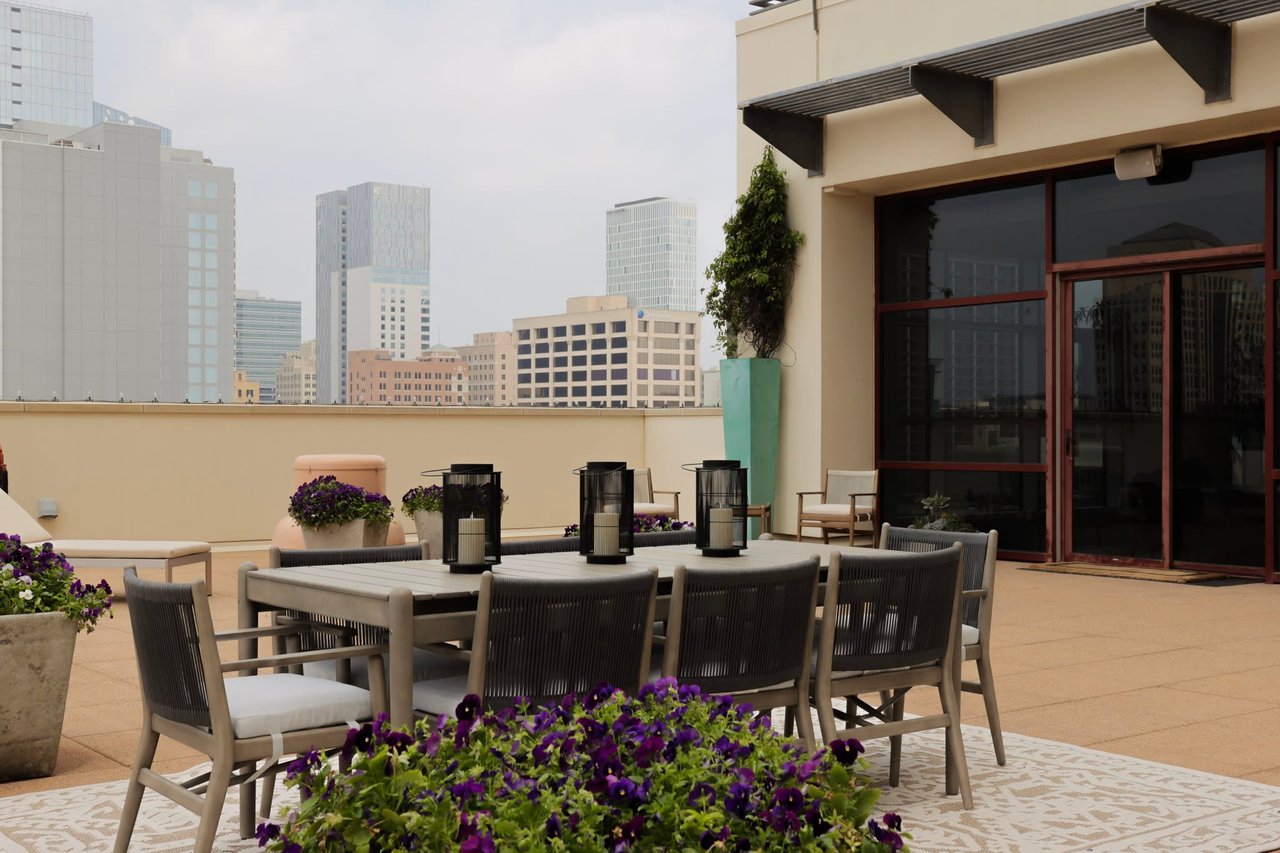 Elite Austin luxury furniture rental patio dining: Outdoor dining area with upscale furniture and a welcoming ambiance