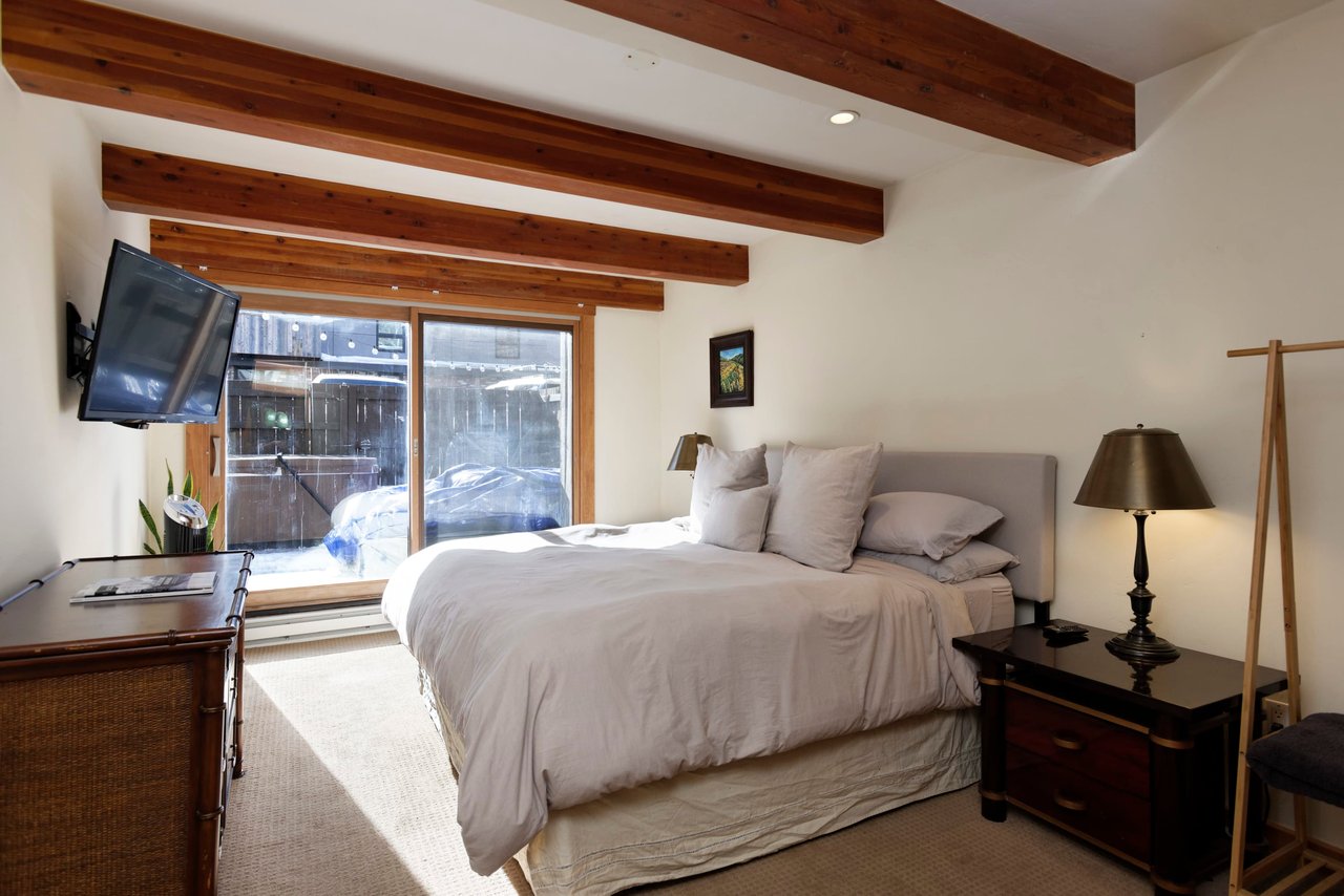 801 E Hopkins Avenue Unit: 1