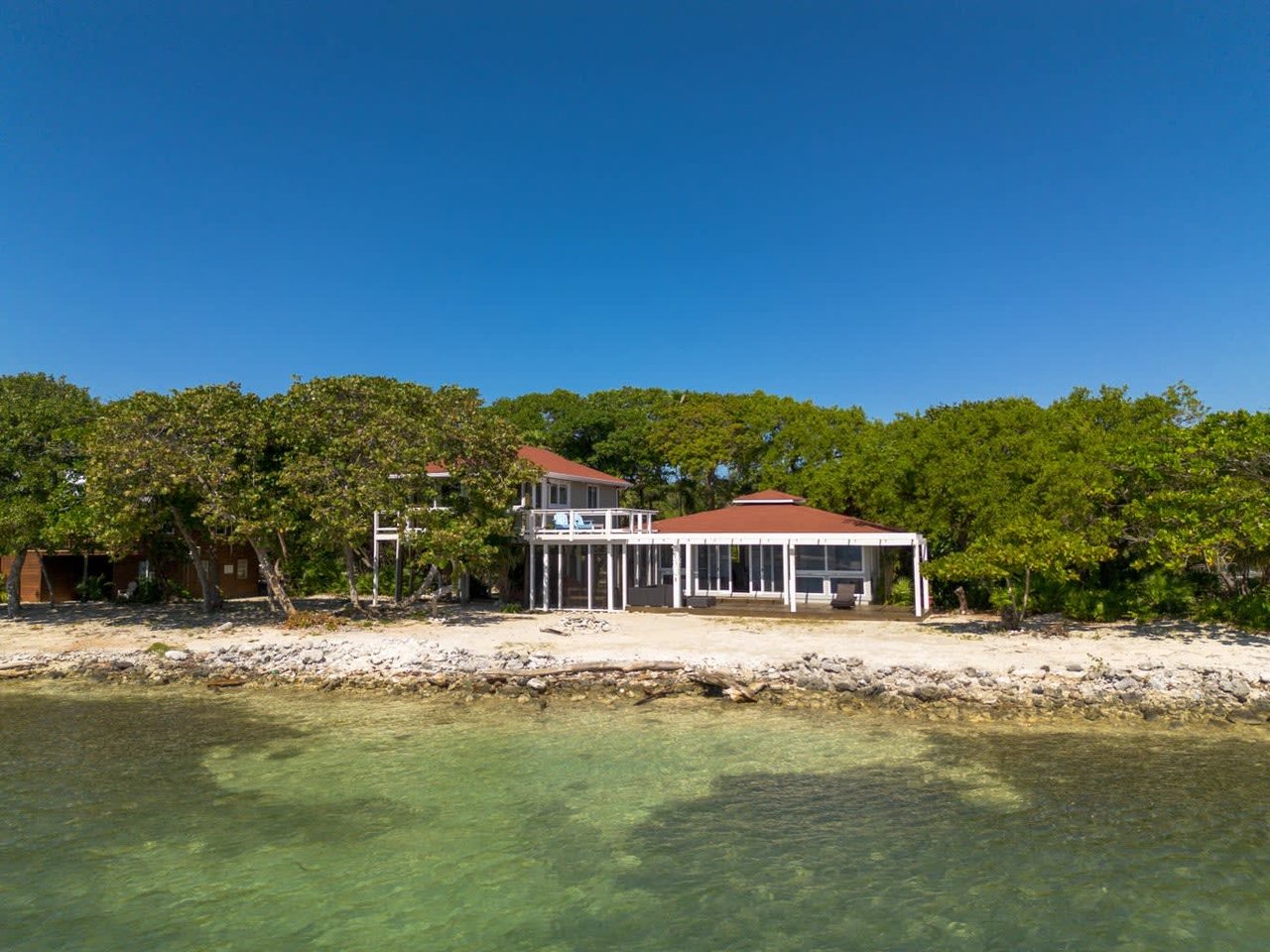 Coco View, Beachfront Paradise