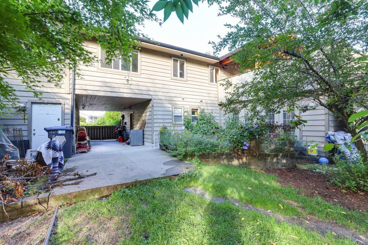 2552 Jura Cres