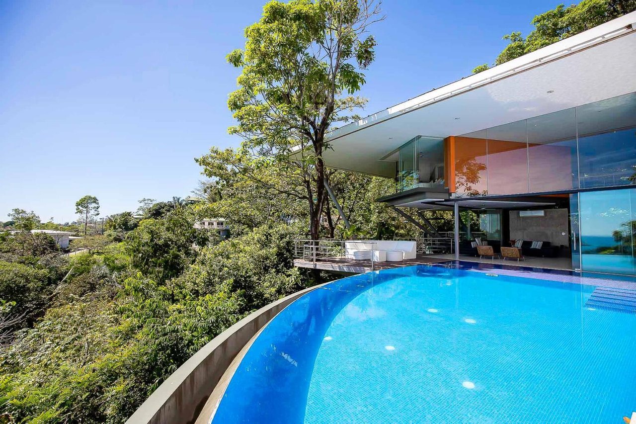 A Modern Masterpiece Casa Elevada