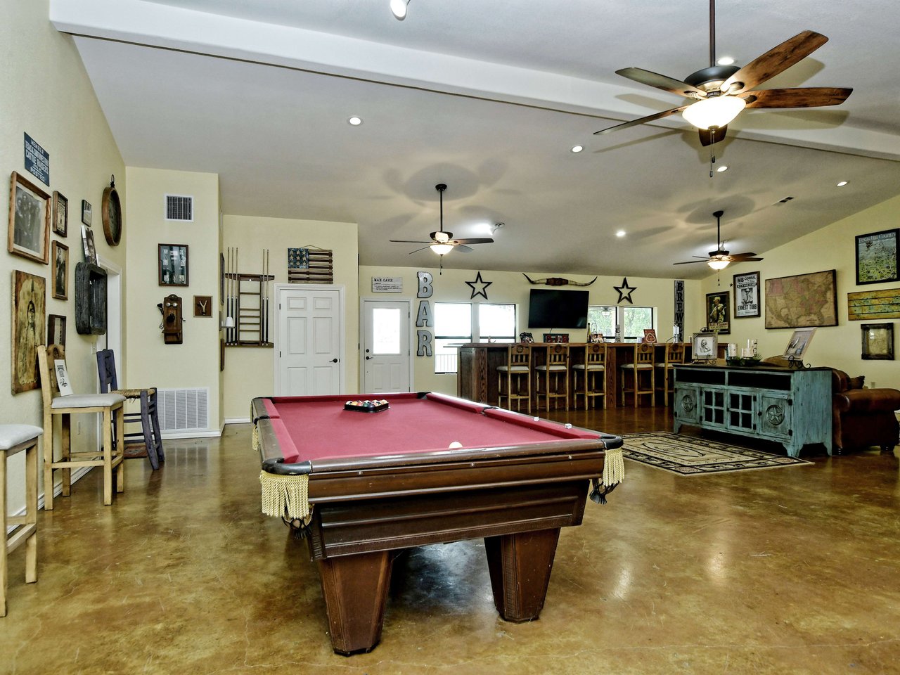 1138 Skyline Dr