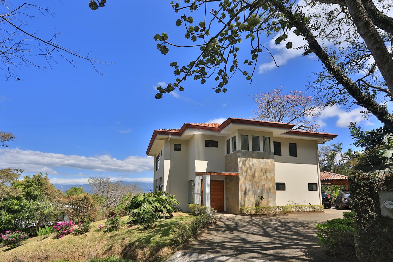 Panoramic View Terrace Residence, Ciudad Colon, San Jose