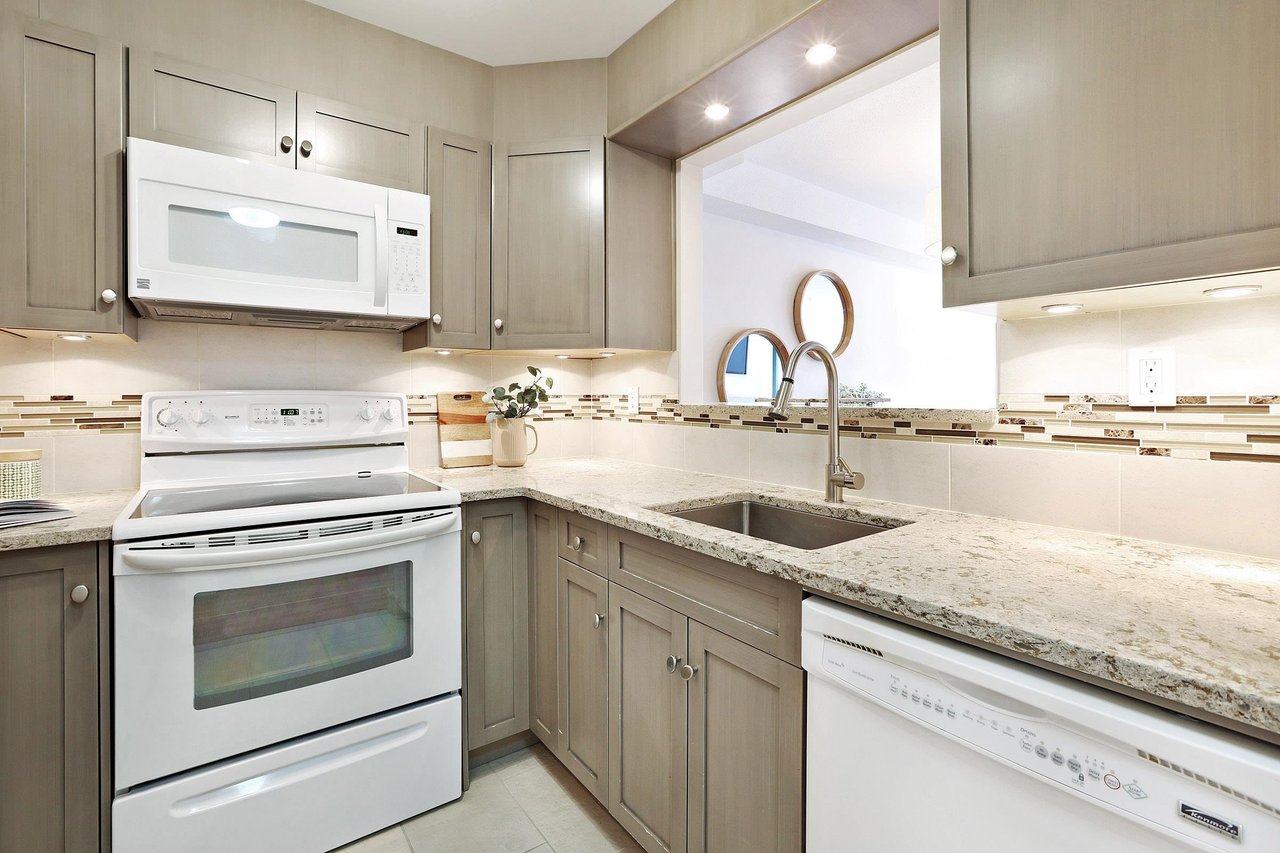 305-2130 W 12th Ave