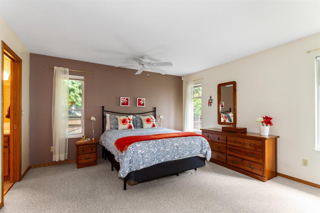 15 Ravine Dr