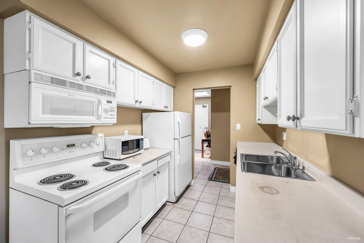 309-1825 W 8th Ave