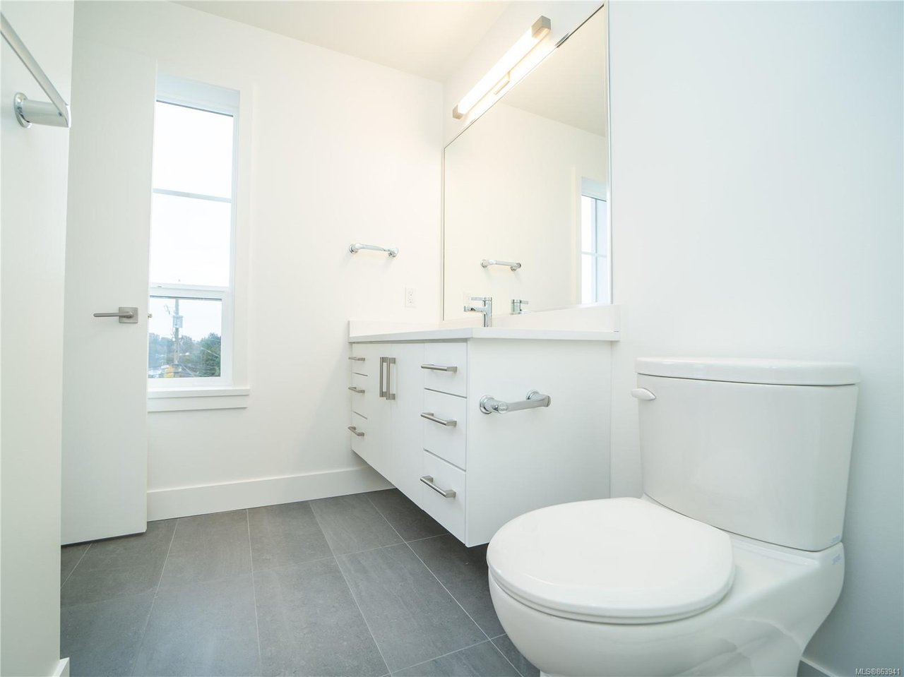 1-1052 Tillicum Rd, Saanich