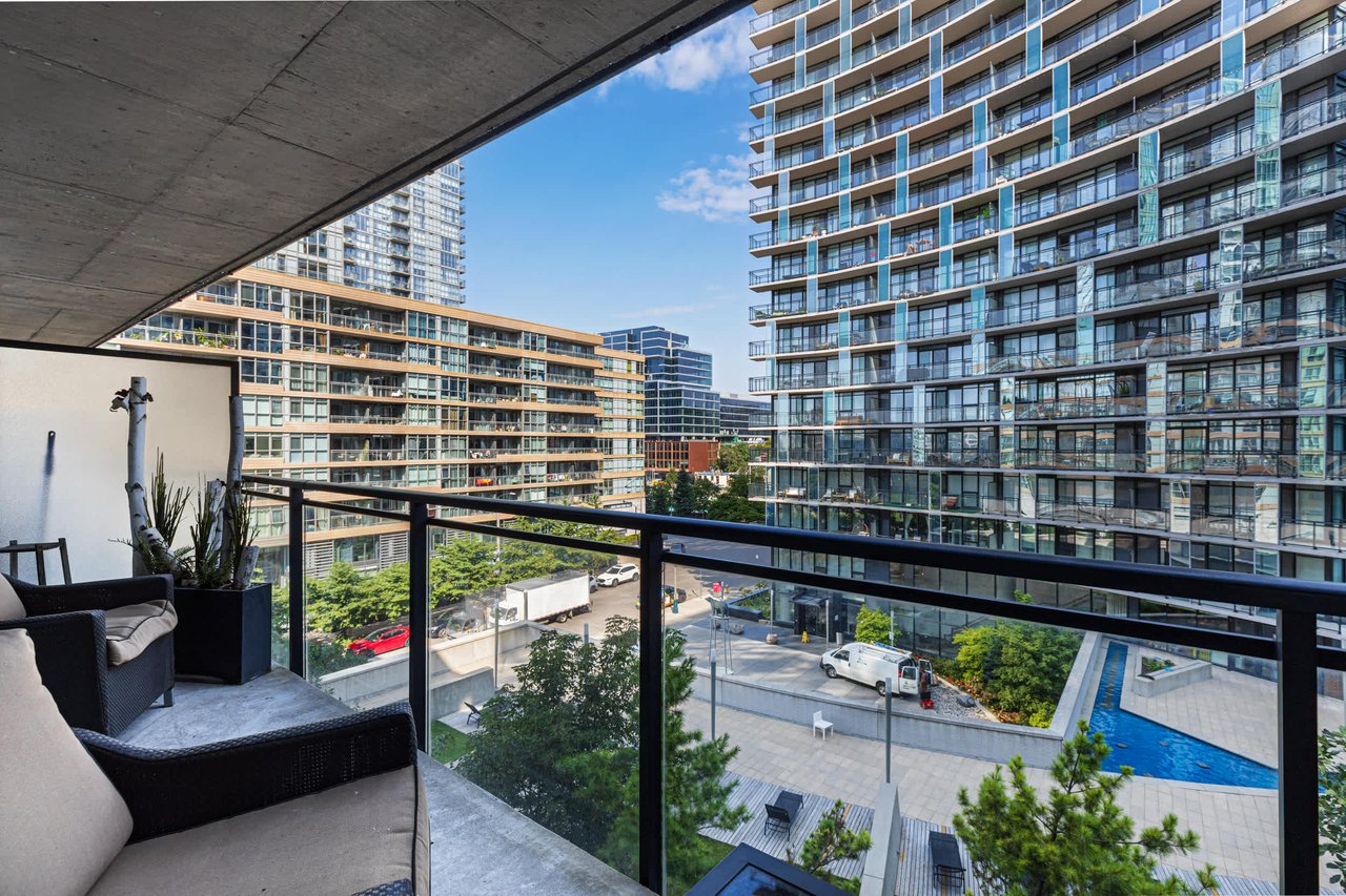 637- 8 Telegram Mews, Toronto