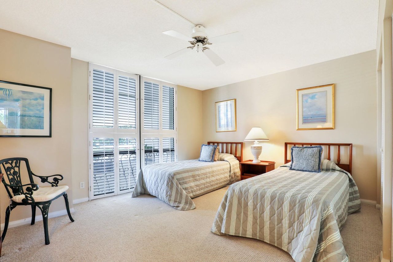 122 Lakeshore Drive #2320