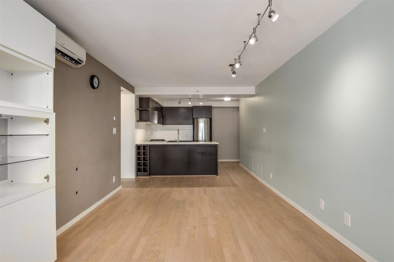 302-7988 Ackroyd Rd