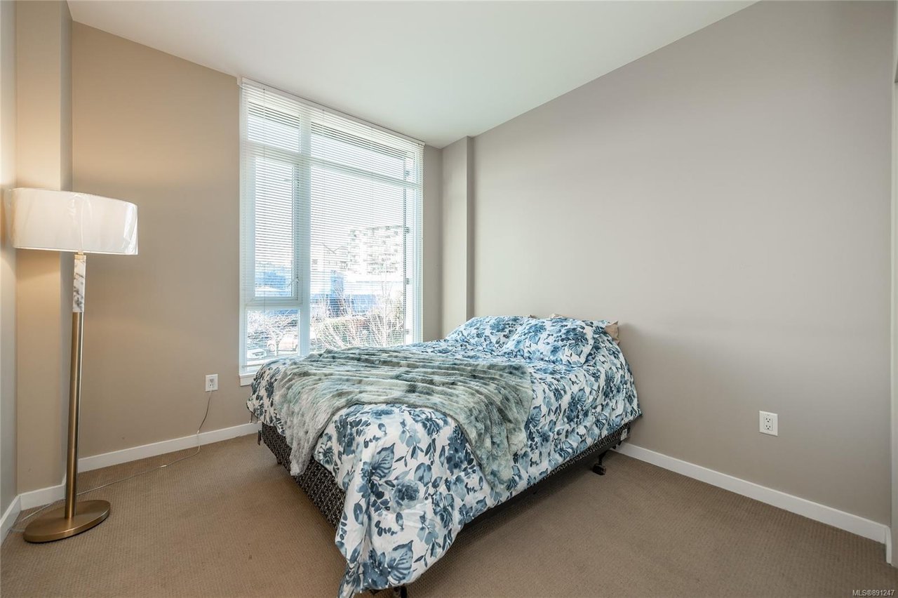 301-379 Tyee Rd