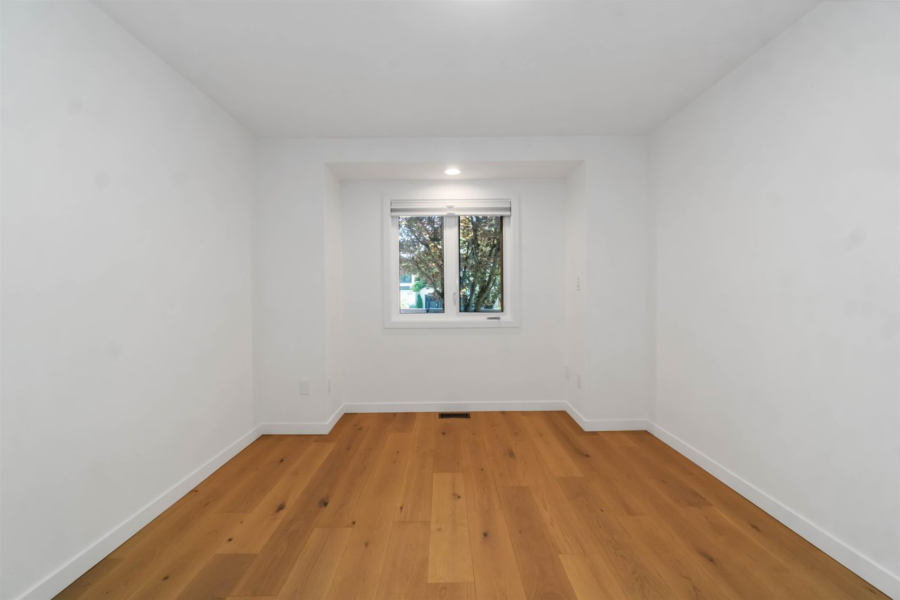1583 Bowser Ave