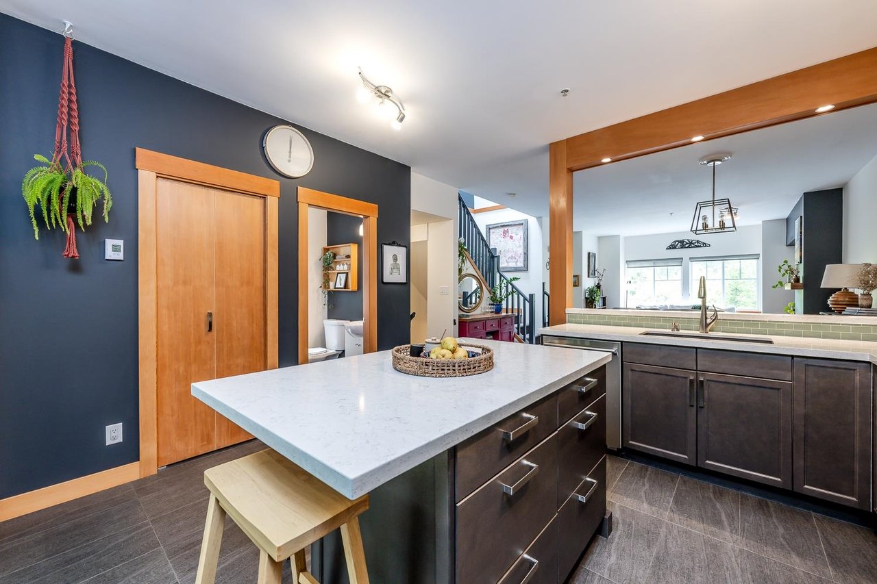 30-1800 Mamquam Rd