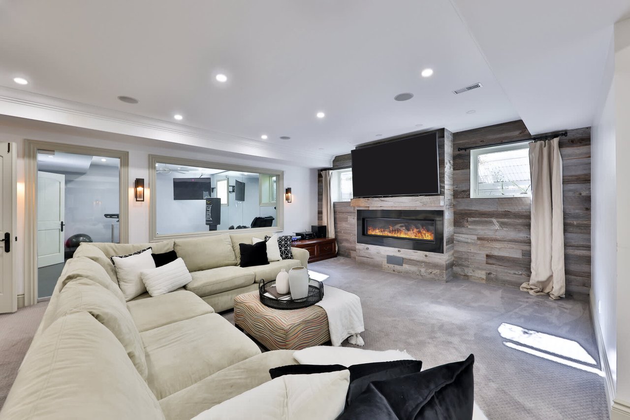 2015 Elmhurst Avenue, Oakville