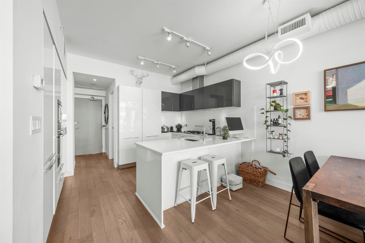 311-108 E 1st Ave