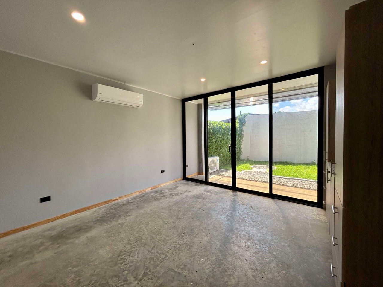 Brand New Modern 3 bed, 3 bath Villa in Uvita