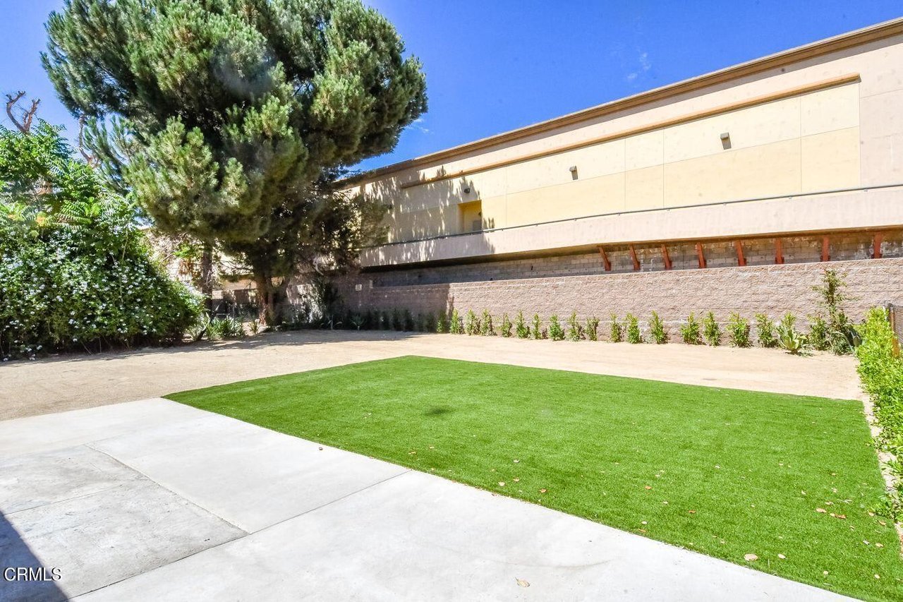 9730 1/2 Tujunga Canyon Blvd