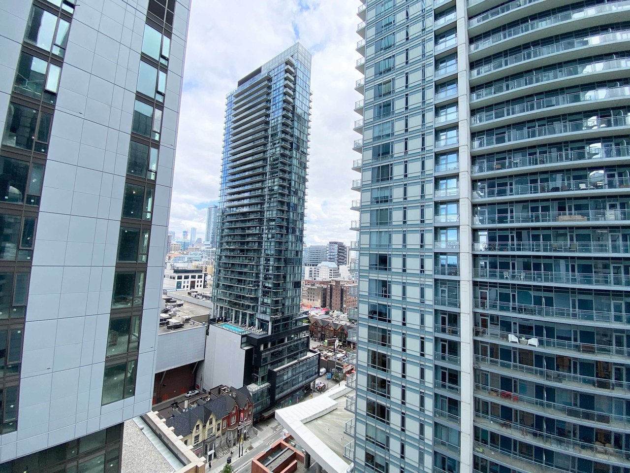 8 Widmer St Unit: 2005