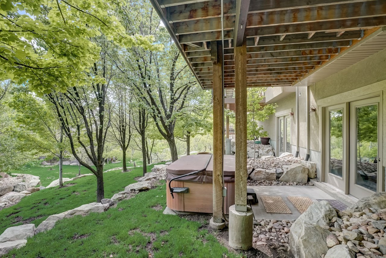 1382 E Meadow Valley Dr