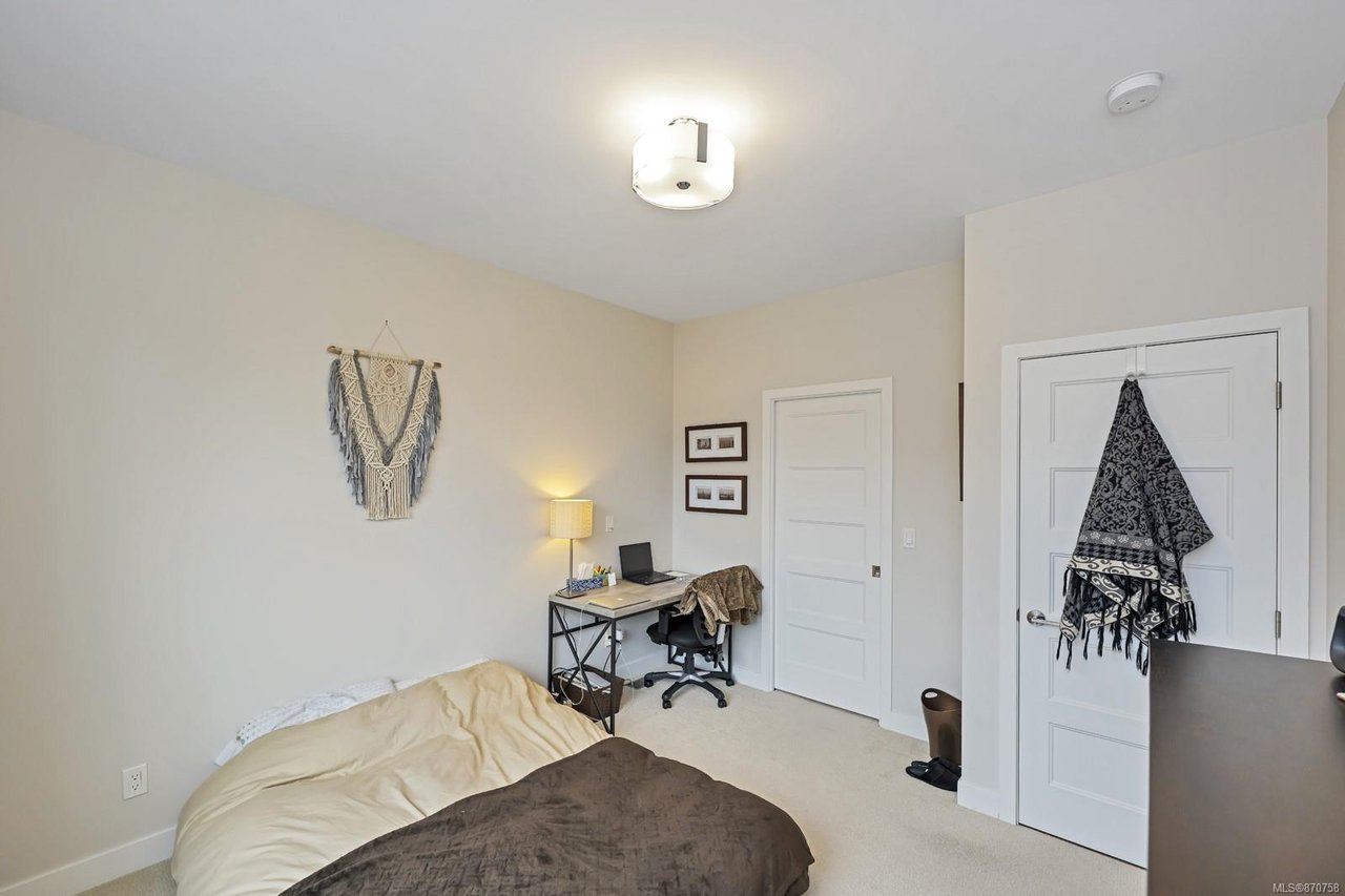2214 Echo Valley Rise, Langford