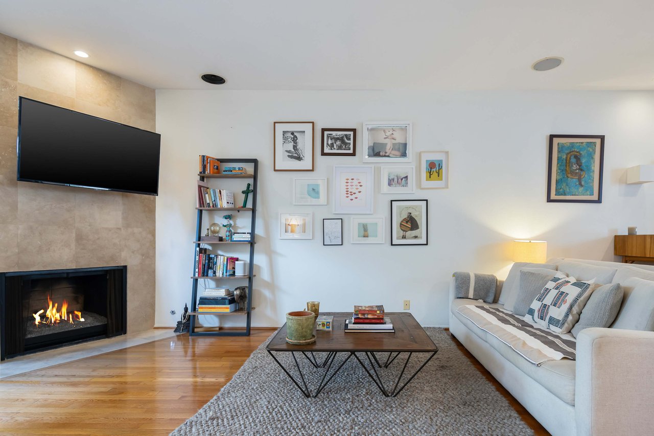 Contemporary Courtyard Townhome