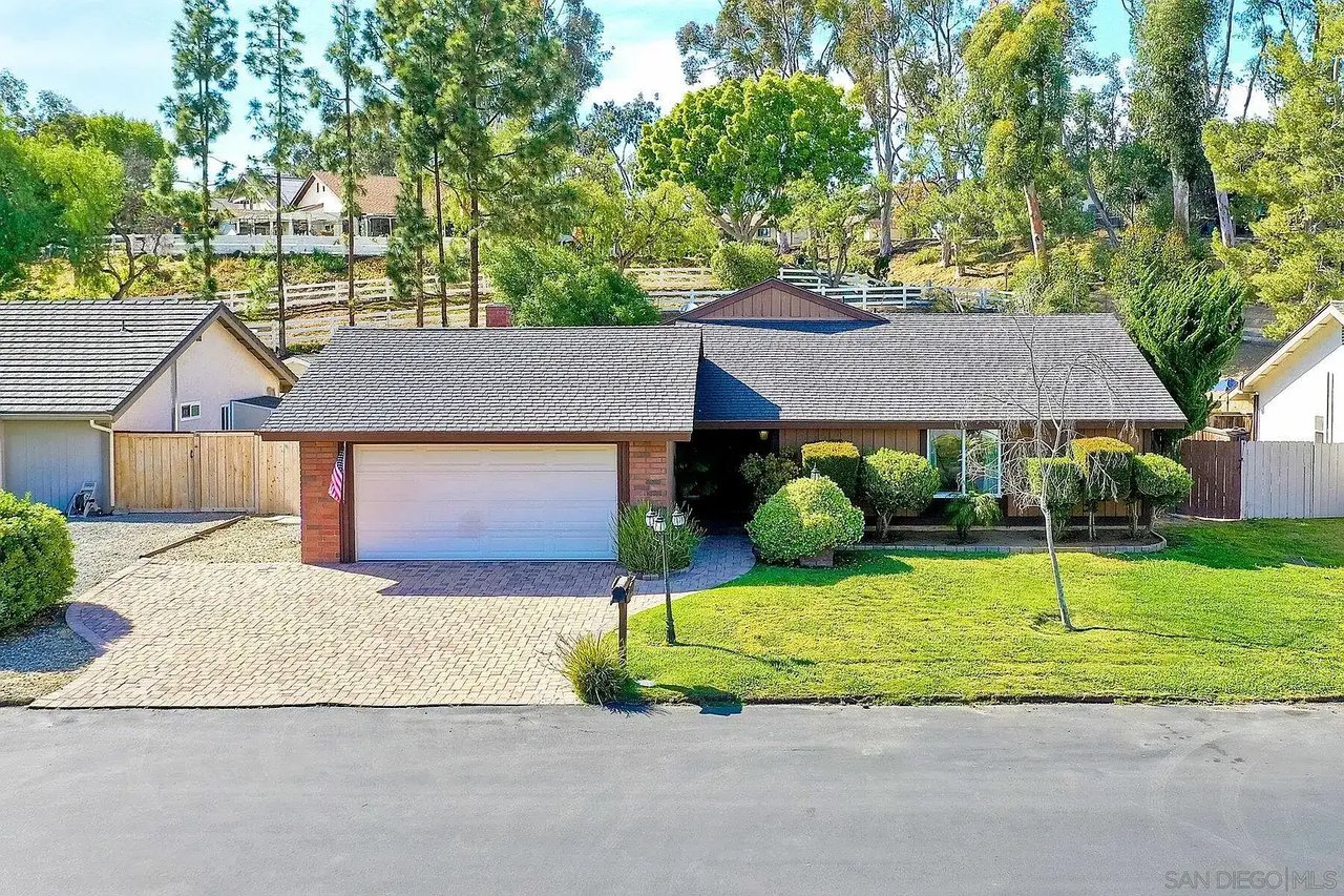 1021 Silver Stallion Dr Vista  