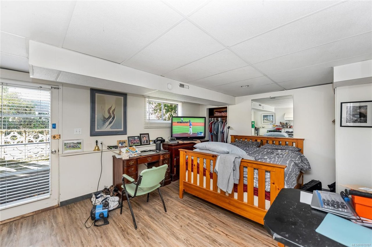 3938 Marjean Pl