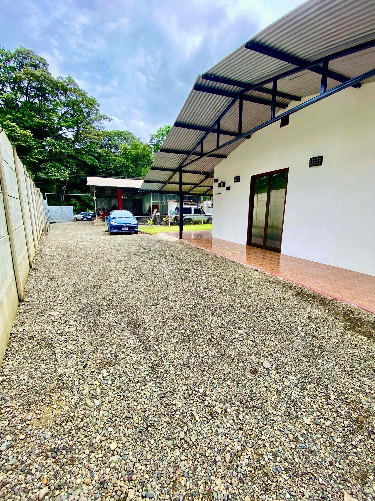 Starter Home with Hobby Shop in Ojochal, Costa Rica. Homeowner Financing Available!!