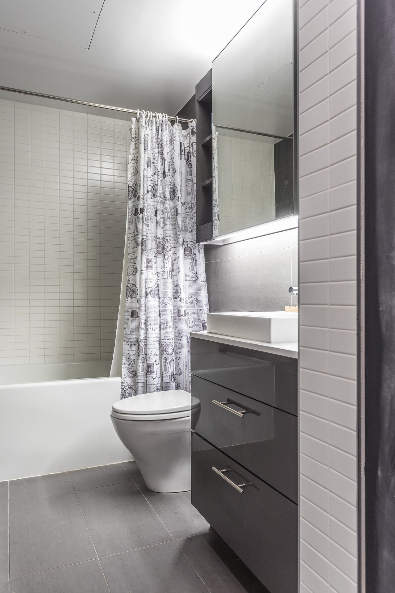 RIVER CITY II OVERSIZED SUITE