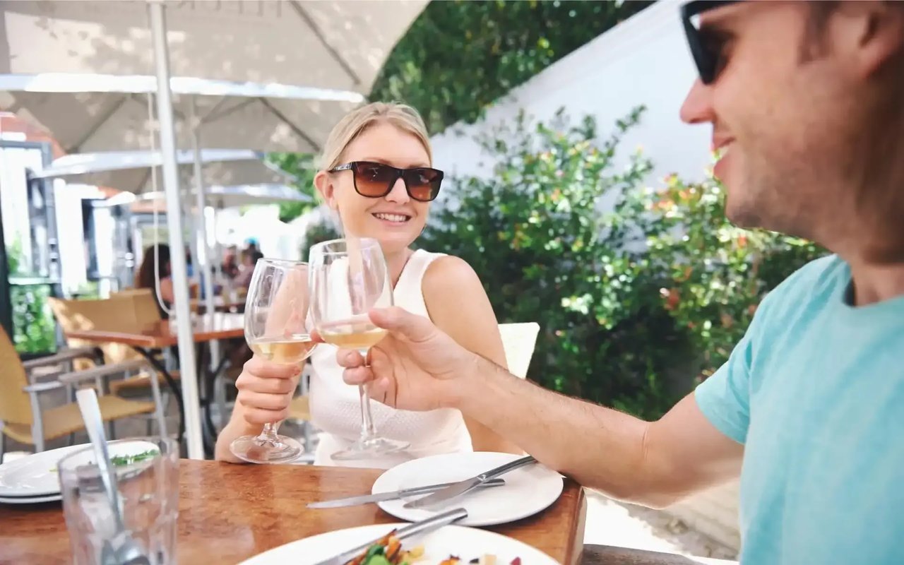 Enthusiastic Crowd Visits Arlington Heights Eateries For Outdoor Dining