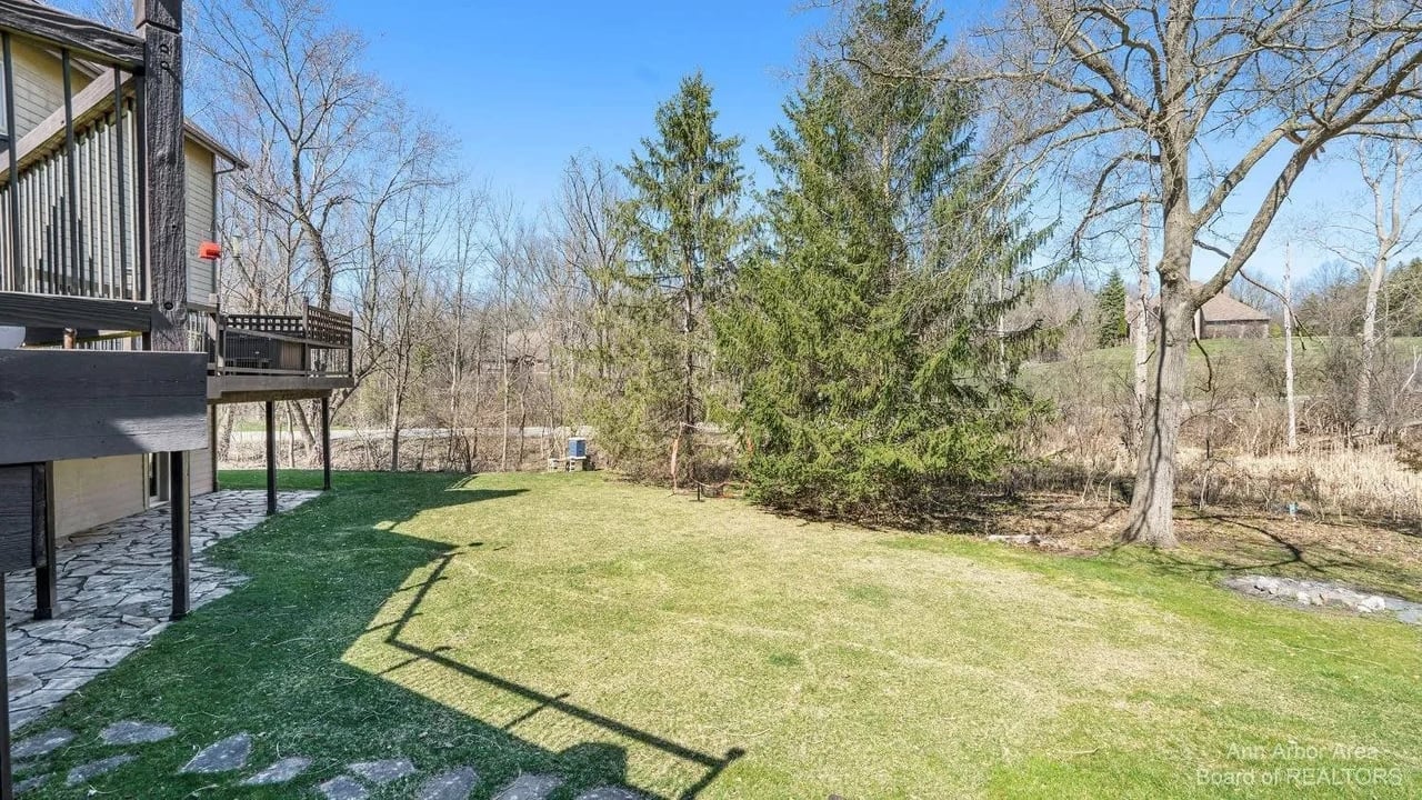 2566 Thornapple Drive, Ann Arbor, MI 48103