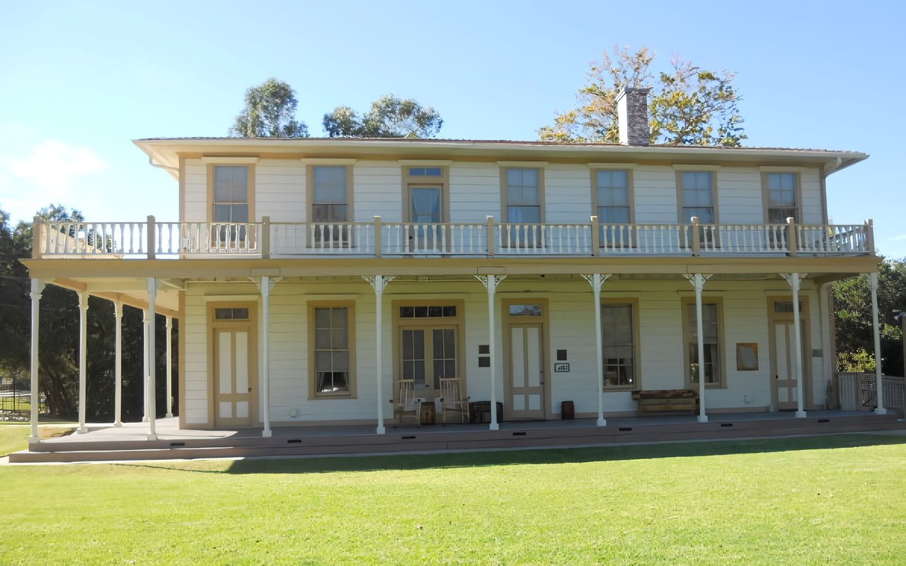 Architectural Landmarks in Thousand Oaks