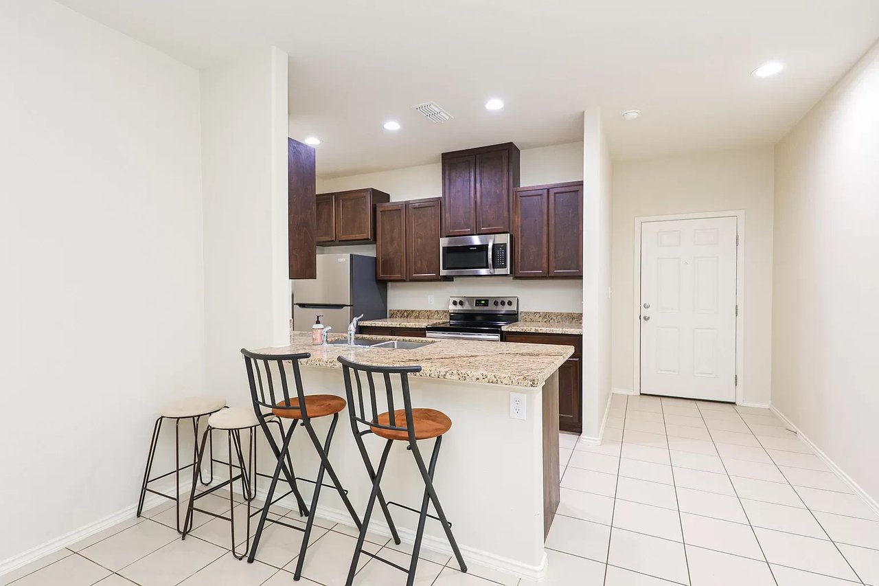 5617 Montevista Dr #5617