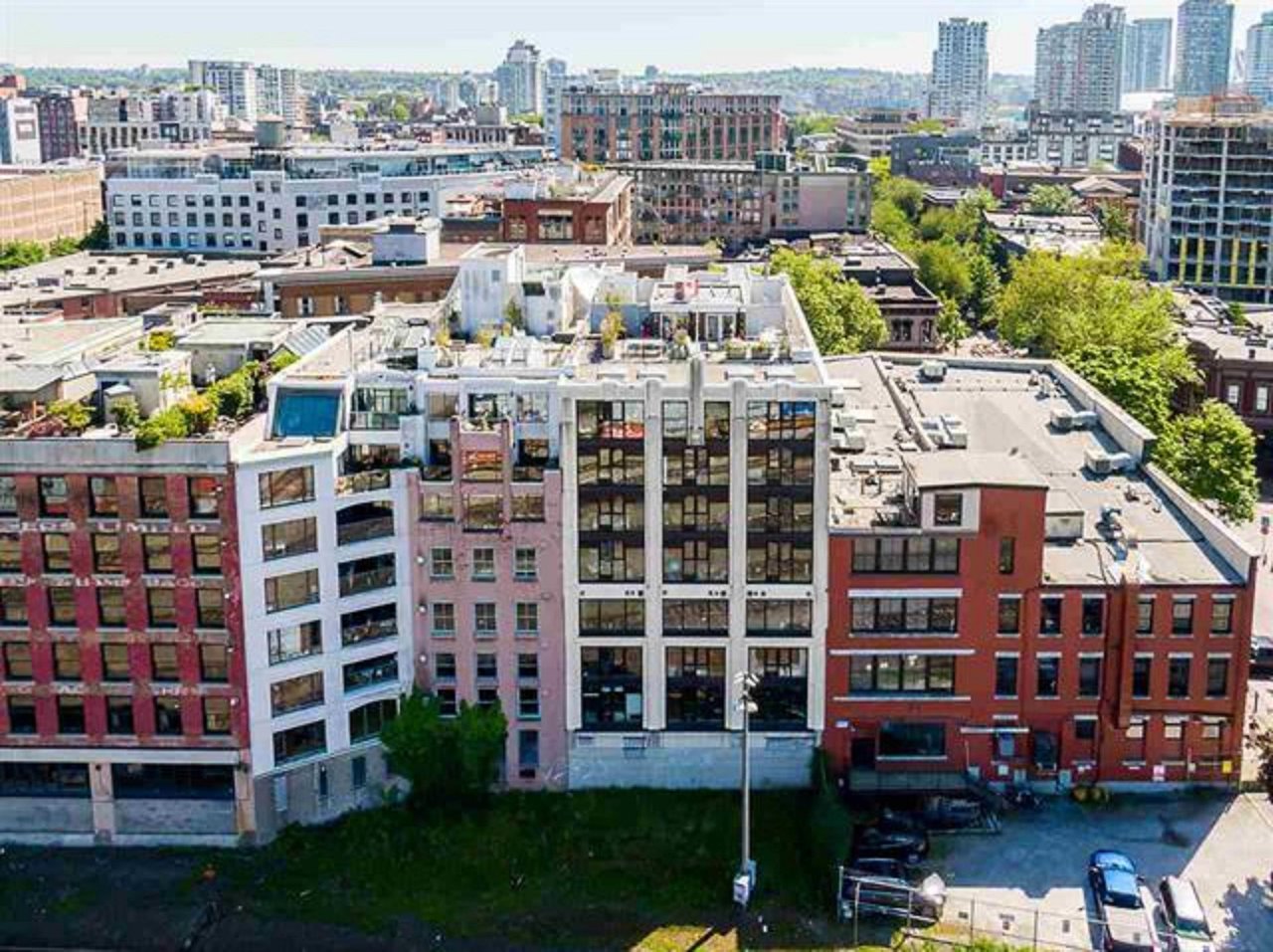 309-27 Alexander St
