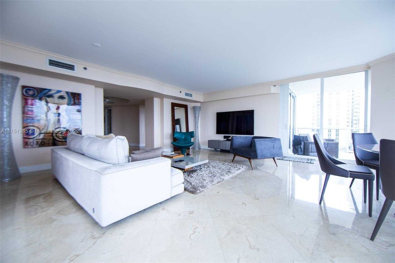 19333 Collins Ave Unit 1810