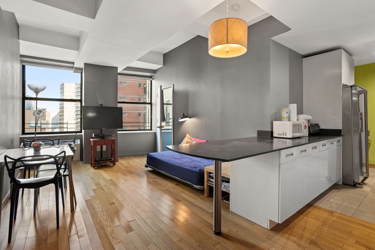 99 John Street, Unit 1401