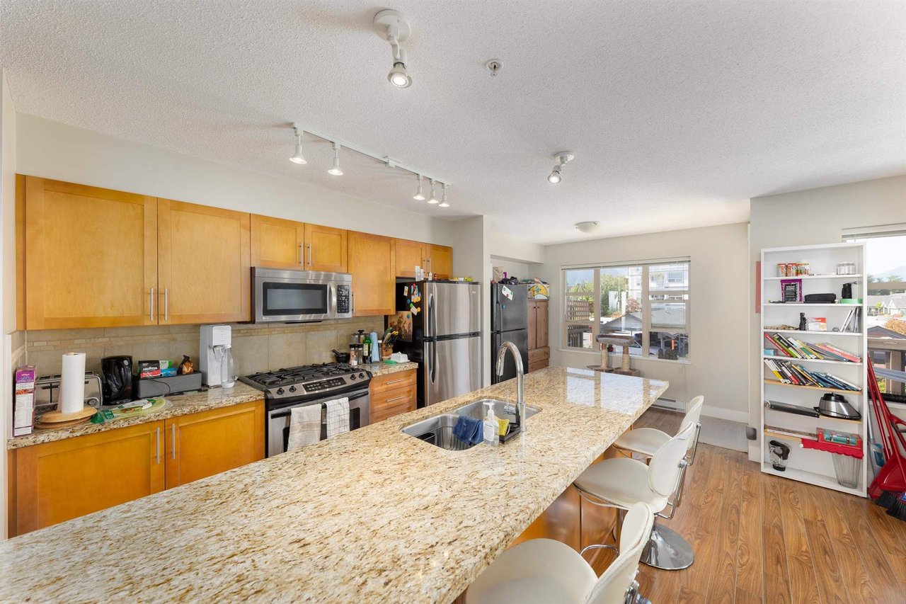 1214 Village Green Wy