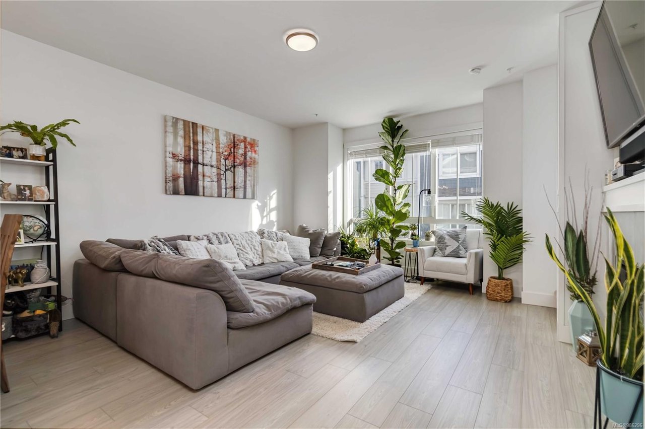 21-370 Latoria Blvd, Colwood