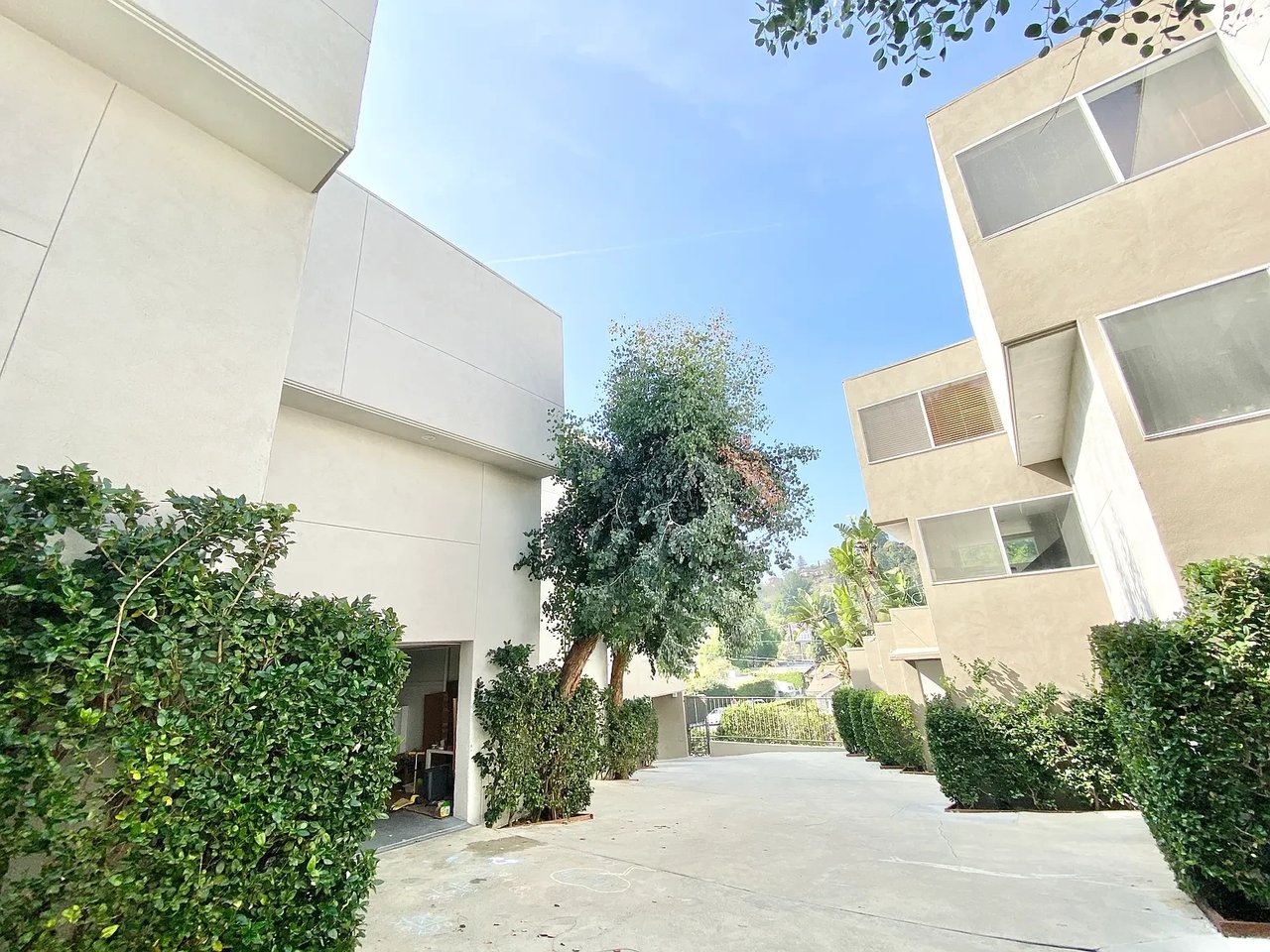 2100 Griffith Park Blvd #1