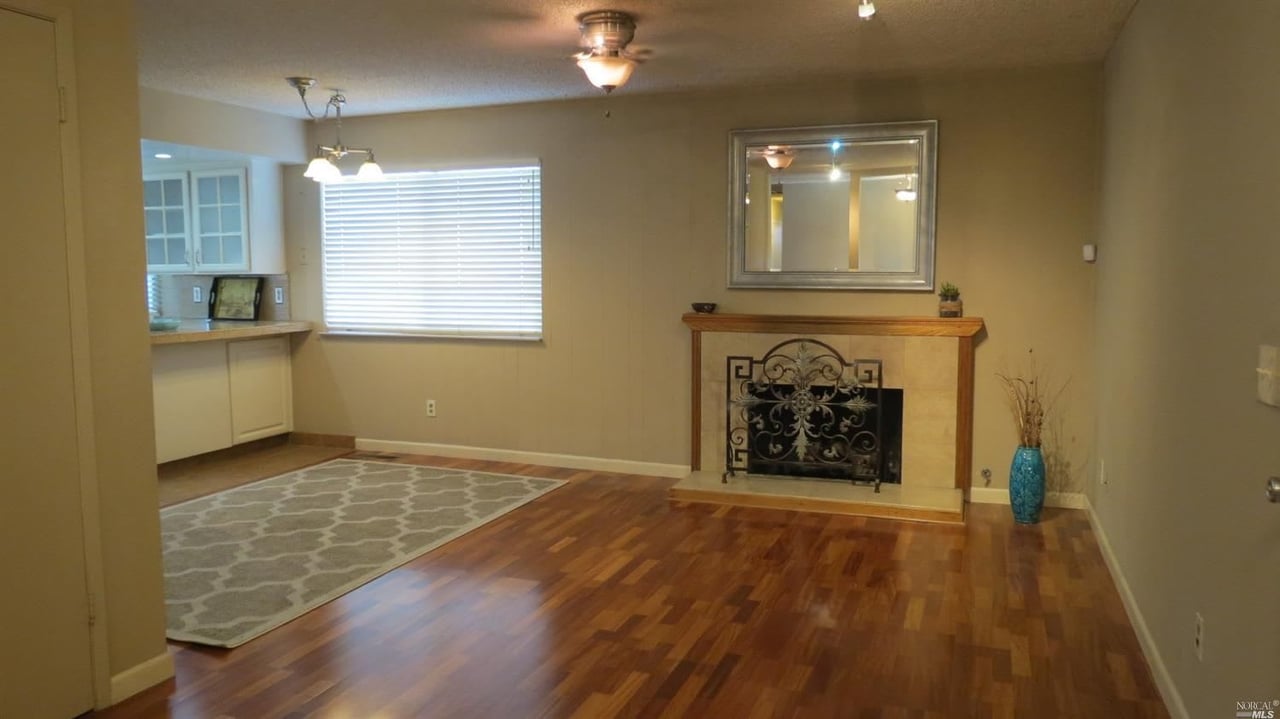 121 Eastside Cir