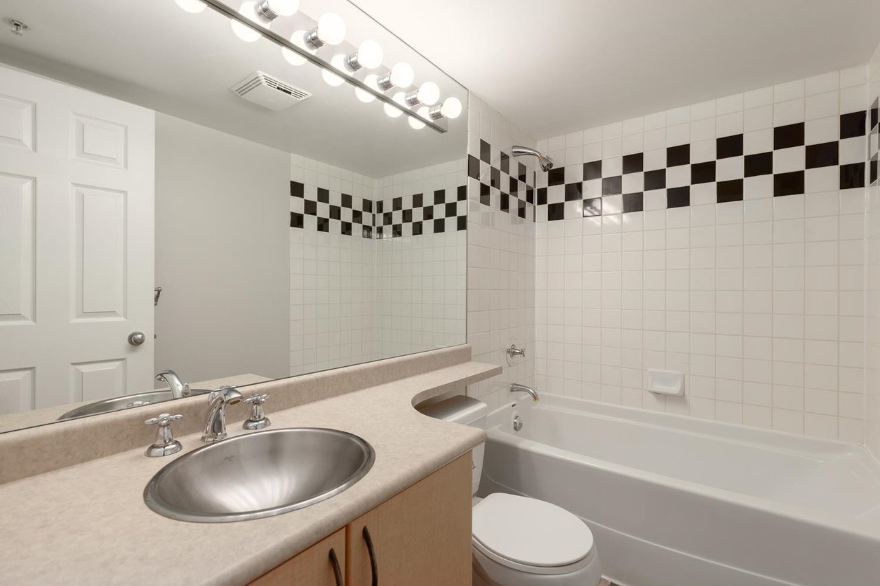 Th16-63 Keefer Pl