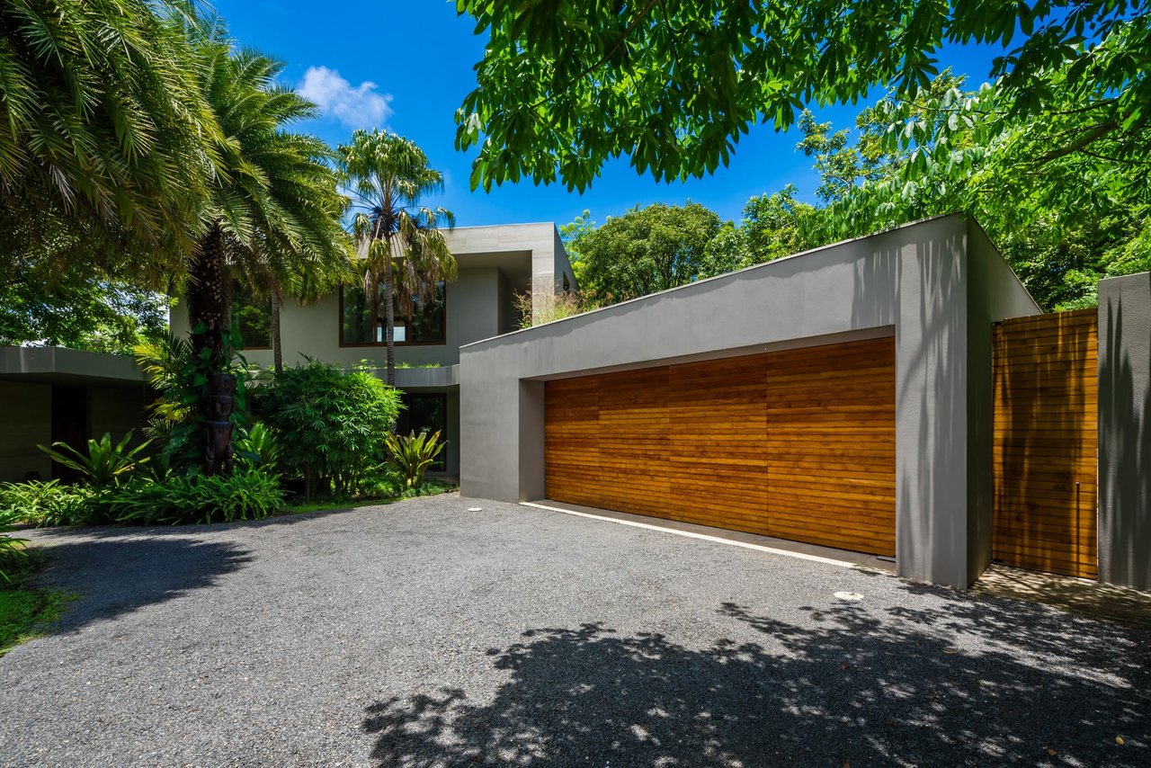 La Libertad | Near the Coast House For Sale in Papagayo