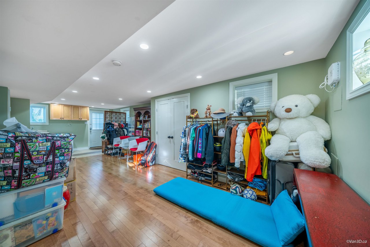 2885 W 20th Ave