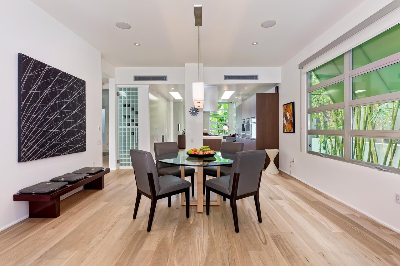 811 Huntley